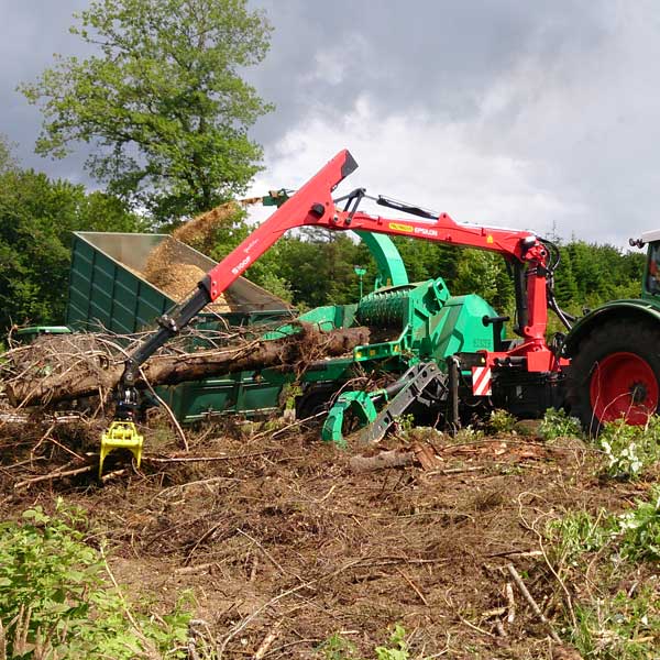 Filshugning med Fendt 926 med Silvatec flishugger